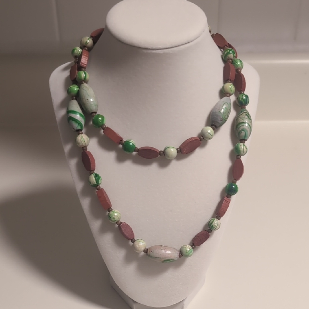 Elegant Green and‎ Brown Beaded Necklace